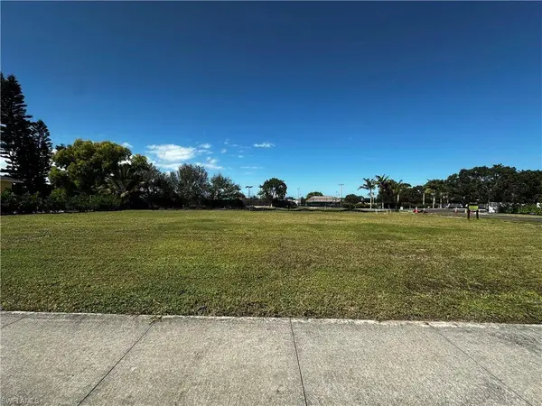 116 Gulfstream ST, Marco Island, FL 34145