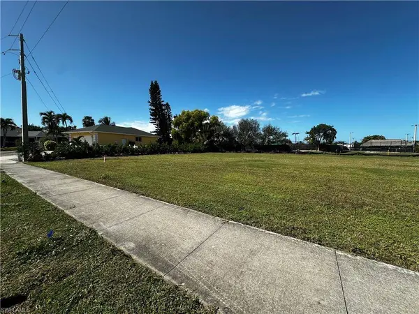116 Gulfstream ST, Marco Island, FL 34145