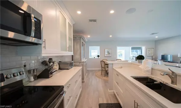 911 Heron CT, Marco Island, FL 34145