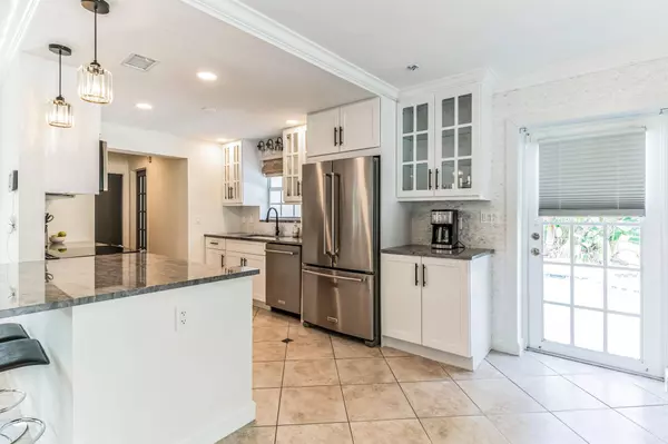 98 SW 8th AVE, Boca Raton, FL 33486