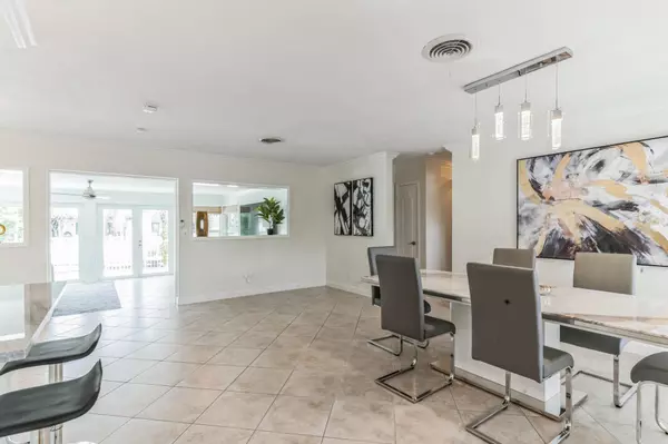 98 SW 8th AVE, Boca Raton, FL 33486