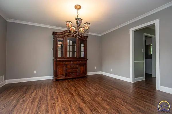 5016 SW Cedar Crest RD, Topeka, KS 66606