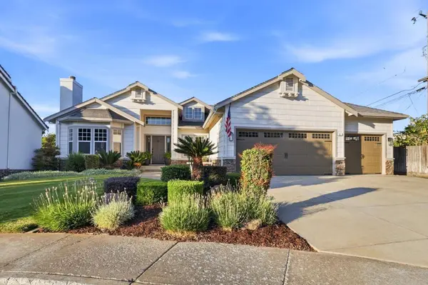 811 Greystone CT