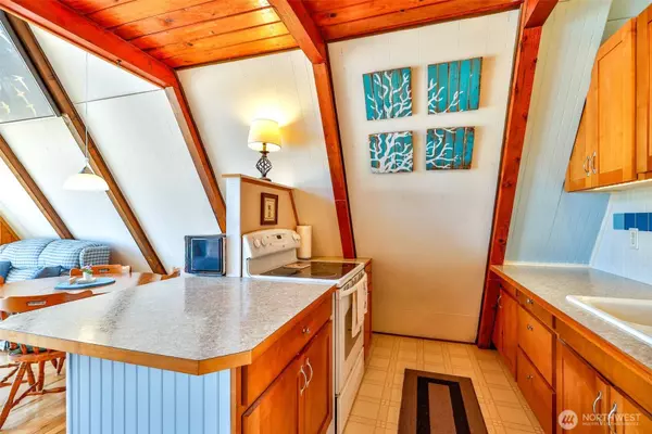 662 Mt Olympus AVE SE, Ocean Shores, WA 98569