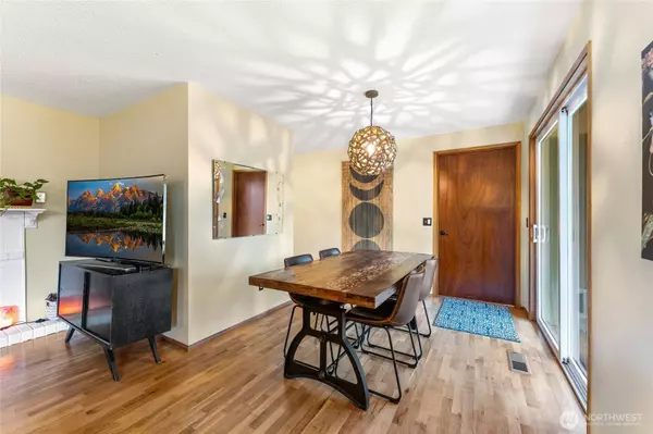 2212 Maxine ST SE, Lacey, WA 98503