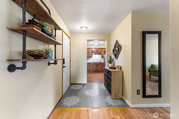 2212 Maxine ST SE, Lacey, WA 98503