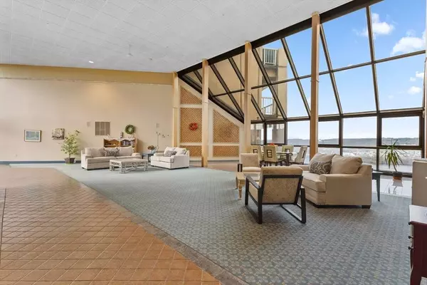 65 Lake Ave #815, Worcester, MA 01604