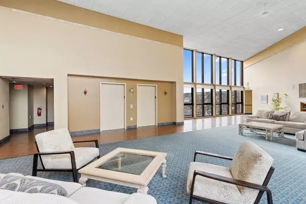 65 Lake Ave #815, Worcester, MA 01604