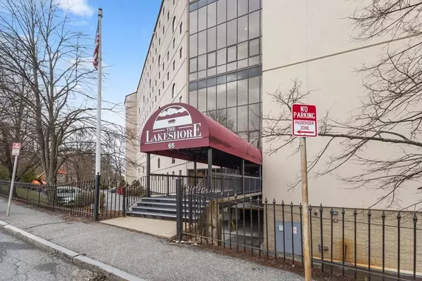 65 Lake Ave #815, Worcester, MA 01604