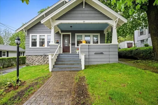 39 Kosta Street, Worcester, MA 01607