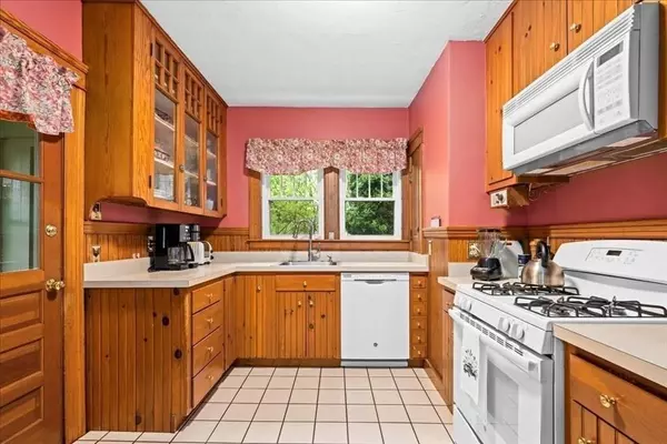 39 Kosta Street, Worcester, MA 01607