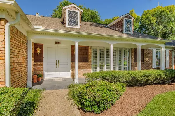 11211 Wonderland Trail, Dallas, TX 75229