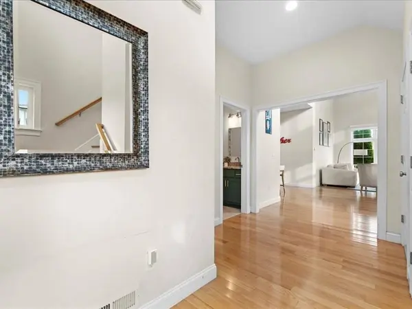 14 St James #14, Andover, MA 01810