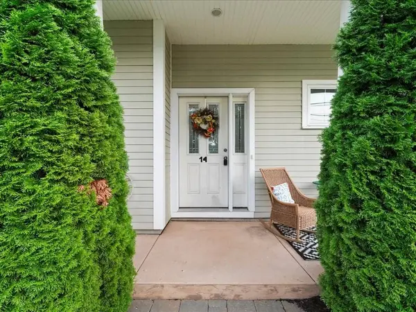 14 St James #14, Andover, MA 01810