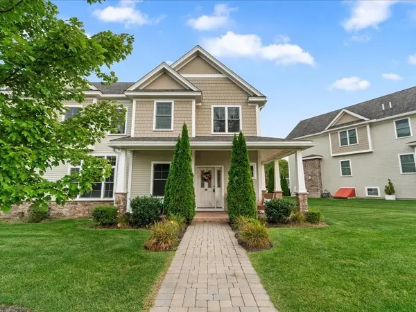 14 St James #14, Andover, MA 01810