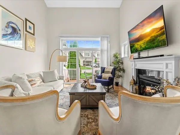 14 St James #14, Andover, MA 01810