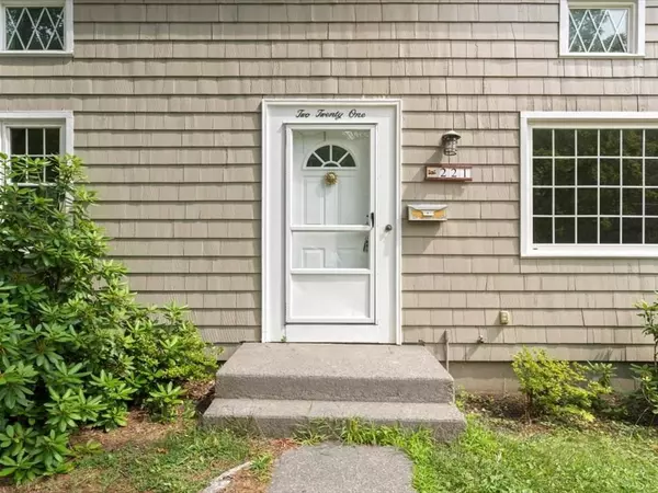 221 Kings Grant Rd, Marlborough, MA 01752