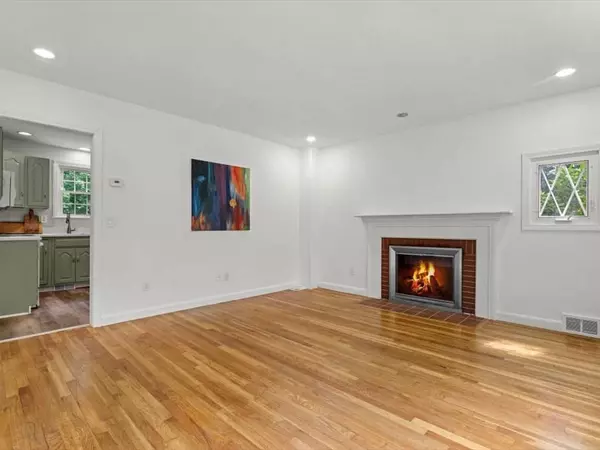 221 Kings Grant Rd, Marlborough, MA 01752