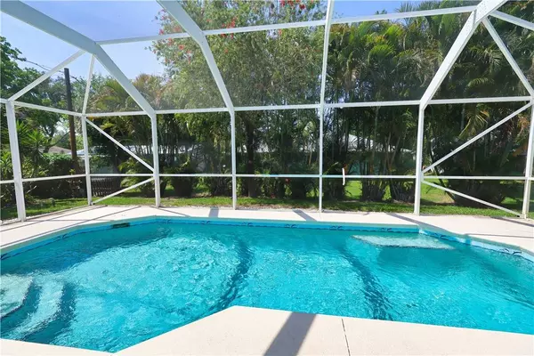 632 Dempsey AVE, Sebastian, FL 32958