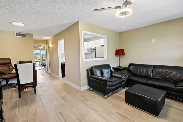 86 Crooked Tree LN #204, Vero Beach, FL 32962