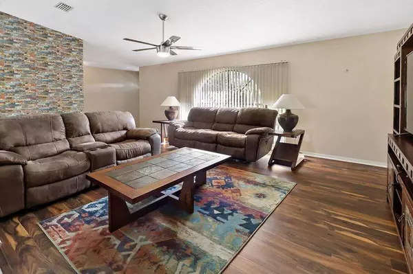 942 Chelsea AVE, Sebastian, FL 32958