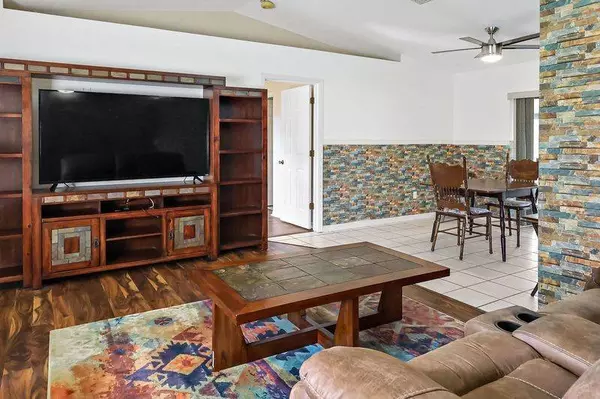 942 Chelsea AVE, Sebastian, FL 32958