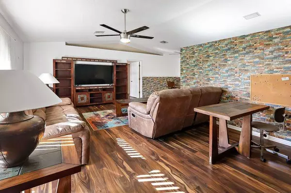 942 Chelsea AVE, Sebastian, FL 32958