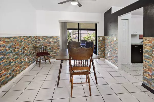 942 Chelsea AVE, Sebastian, FL 32958