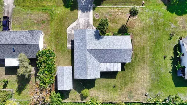 942 Chelsea AVE, Sebastian, FL 32958