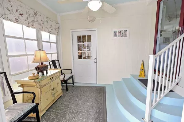 1043 Royal Palm DR, Barefoot Bay, FL 32976