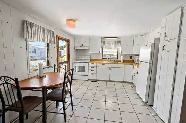 886 Hawthorn CIR, Sebastian, FL 32976