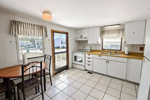 886 Hawthorn CIR, Sebastian, FL 32976