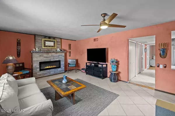 1866 S Abrego Drive, Green Valley, AZ 85614