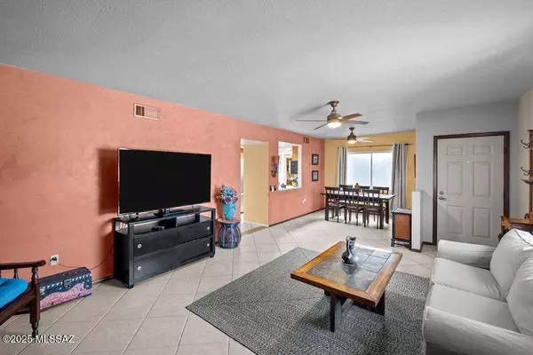 1866 S Abrego Drive, Green Valley, AZ 85614