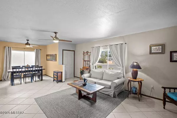 1866 S Abrego Drive, Green Valley, AZ 85614