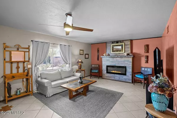 1866 S Abrego Drive, Green Valley, AZ 85614