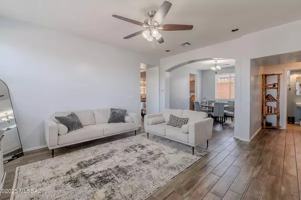 1090 E Lyle Canyon Drive, Sahuarita, AZ 85629