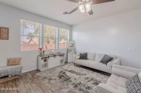 1090 E Lyle Canyon Drive, Sahuarita, AZ 85629