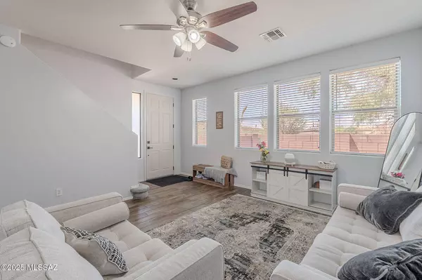 1090 E Lyle Canyon Drive, Sahuarita, AZ 85629