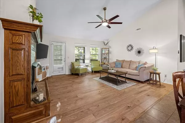 48 Westbury Dr, Bella Vista, AR 72714