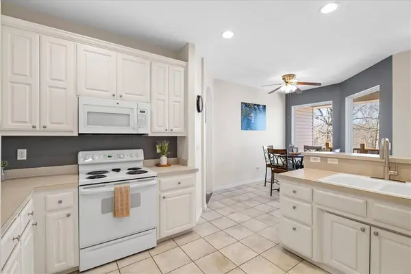 11 Milford Ln, Bella Vista, AR 72715