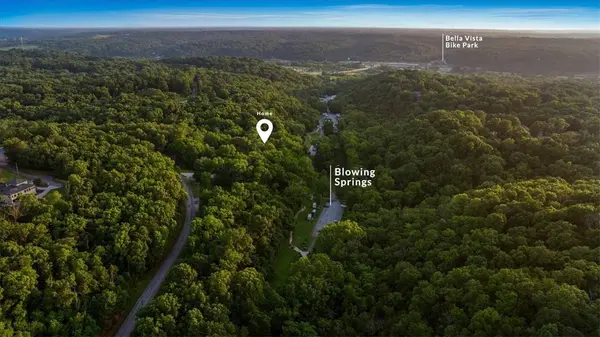 2 Hill Ln, Bella Vista, AR 72714