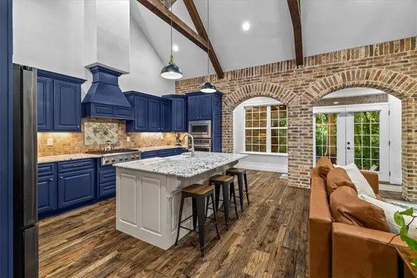 2 Hill Ln, Bella Vista, AR 72714