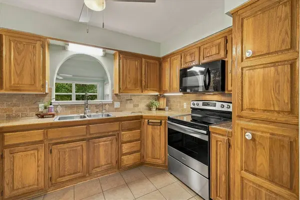 21 Hatcher Dr, Bella Vista, AR 72715