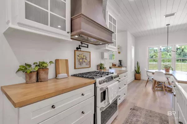 19058 James Road, Gulf Shores, AL 36542