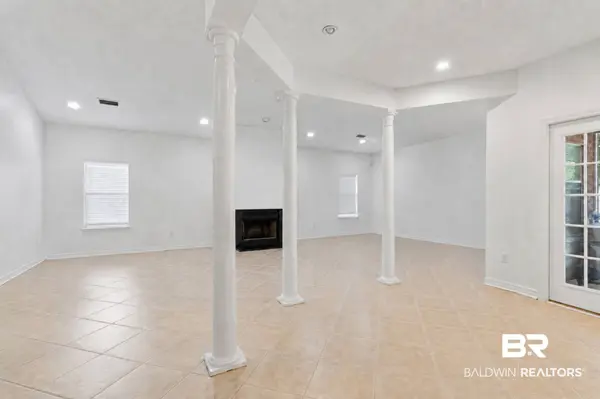 470 E 20th Ave, Gulf Shores, AL 36542