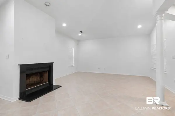 470 E 20th Ave, Gulf Shores, AL 36542