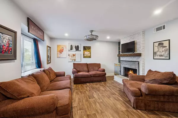 501 Williamsburg Dr, Nashville, TN 37214