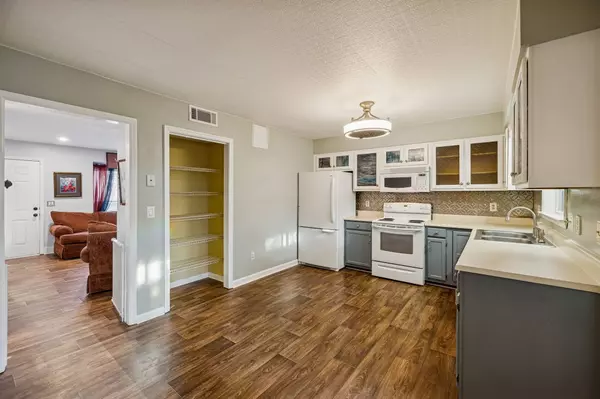 501 Williamsburg Dr, Nashville, TN 37214