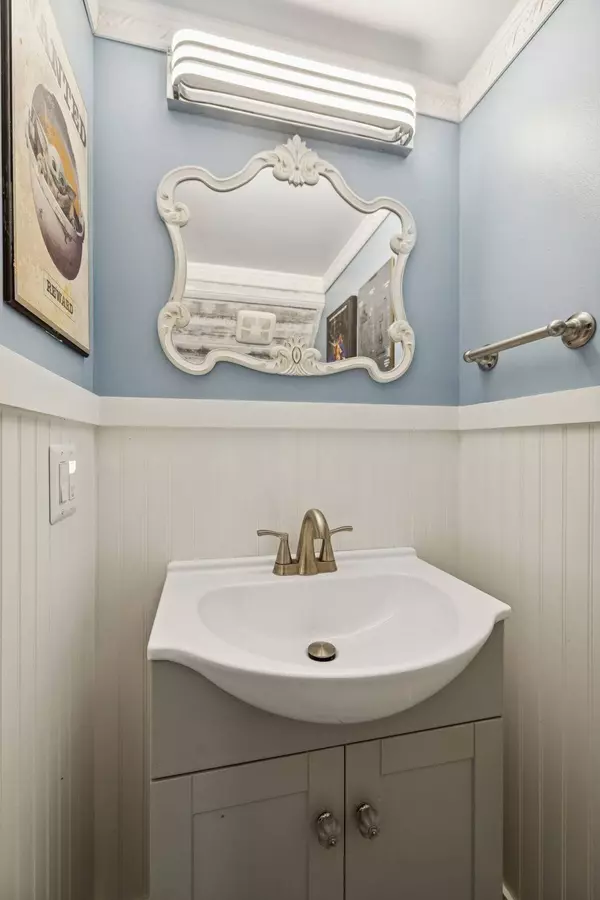 501 Williamsburg Dr, Nashville, TN 37214